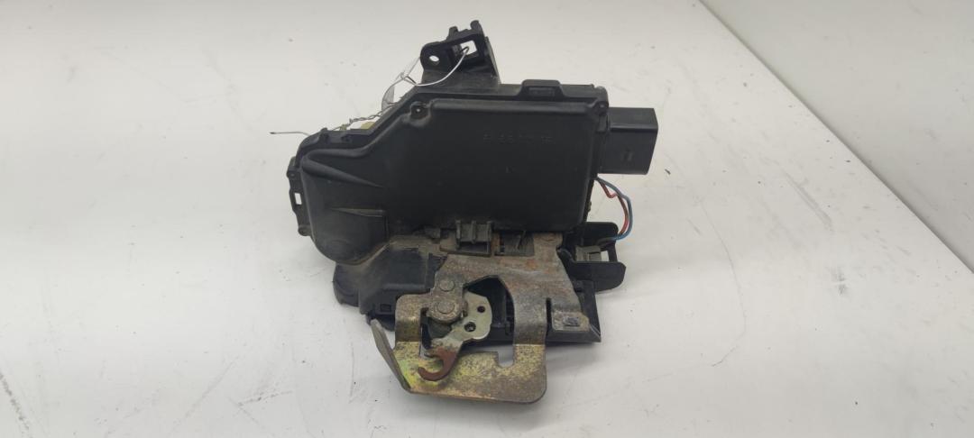 замок двери передней правой Audi A6 C5 2003, 2.5 л., дизель, АКПП, чёрный, универсал