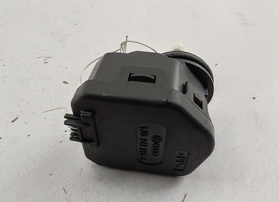 корректор фар Volkswagen Bora 1 поколение 2000, 2.0 л., бензин, МКПП, синий, универсал, 1J0941295C - фото №1