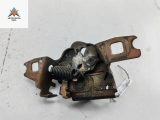 замок капота Volkswagen Golf 3 поколение 1992, 1.6 л., бензин, МКПП, красный, хетчбэк 5 дв.