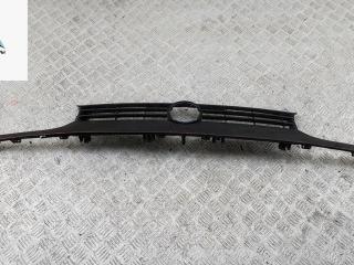 решетка радиатора Volkswagen Golf 3 поколение 1997, красный, хетчбэк 3 дв., 1H6859653C