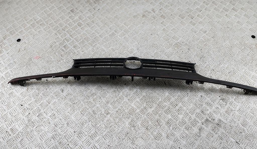 решетка радиатора Volkswagen Golf-3 1997, красный, хетчбэк 3 дв., 1H6859653C