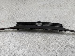 решетка радиатора Volkswagen Golf-3 1997, красный, хетчбэк 3 дв., 1H6859653C