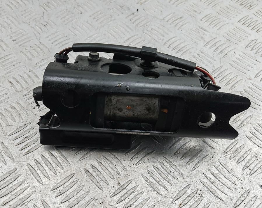 насос топливный Volkswagen Passat B6 2008, 2.0 л., дизель, МКПП, чёрный, универсал, 1K0906089A