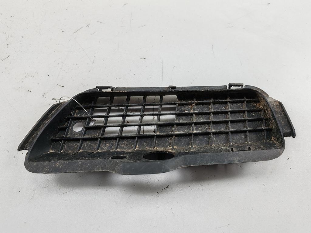 заглушка (решетка) в бампер Volkswagen Golf-3 1997, 1.8 л., бензин, АКПП, серый, хетчбэк 3 дв., 1H6853666
