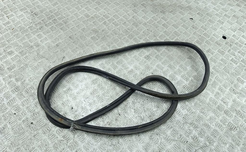 Уплотнитель крышки (двери) багажника Volkswagen Passat B6 2008, 2.0 л., дизель, МКПП, коричневый, универсал