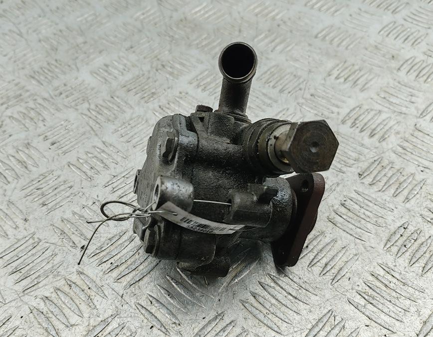 Насос гидроусилителя руля Volkswagen Passat B5+ (GP) 2001, 2.0 л., бензин, МКПП, чёрный, универсал, 8D0145156L