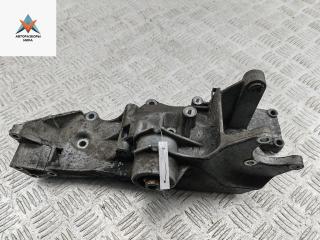 кронштейн генератора Volkswagen Passat B5 [рестайлинг] 2001, 2.0 л., бензин, МКПП, чёрный, универсал, 06B903143N