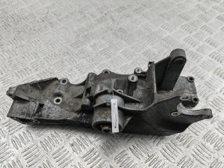 кронштейн генератора Volkswagen Passat B5 [рестайлинг] 2001, 2.0 л., бензин, МКПП, чёрный, универсал, 06B903143N