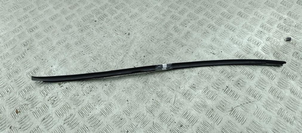 молдинг лобового стекла Volkswagen Passat B6 2008, 2.0 л., дизель, МКПП, коричневый, универсал
