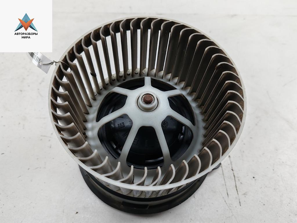 моторчик печки Peugeot 407 1 поколение 2004, 2.2 л., бензин, МКПП, серый, седан - фото №1