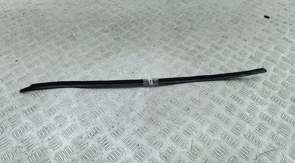 молдинг лобового стекла Volkswagen Passat B6 2008, 2.0 л., дизель, МКПП, коричневый, универсал - фото №1