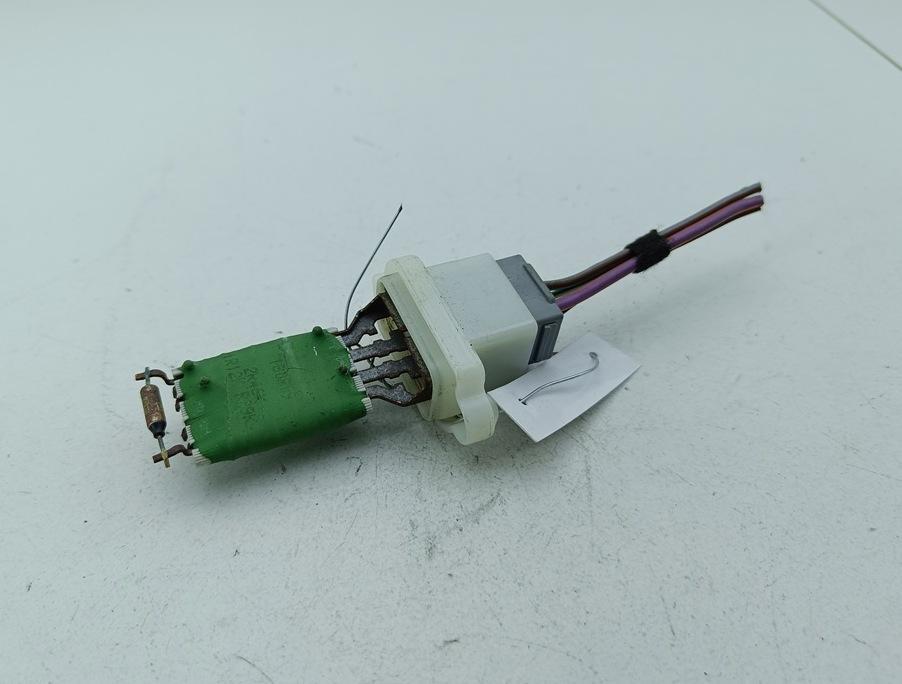 сопротивление печки Ford Fiesta 2009, 1.3 л., бензин, МКПП, красный, хетчбэк 3 дв.