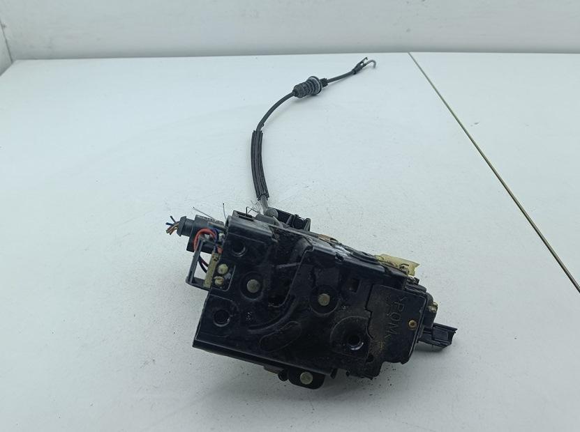 замок двери задней правой Volkswagen Bora 2000, 2.0 л., бензин, МКПП, синий, универсал, Y3B4839016A
