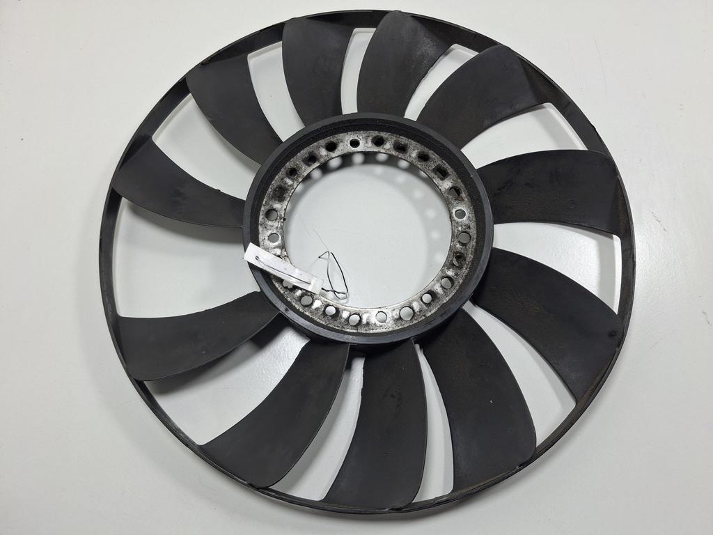 крыльчатка вентилятора (лопасти) Volkswagen Passat B5+ (GP) 2001, 1.9 л., дизель, МКПП, чёрный, универсал, 058121301B