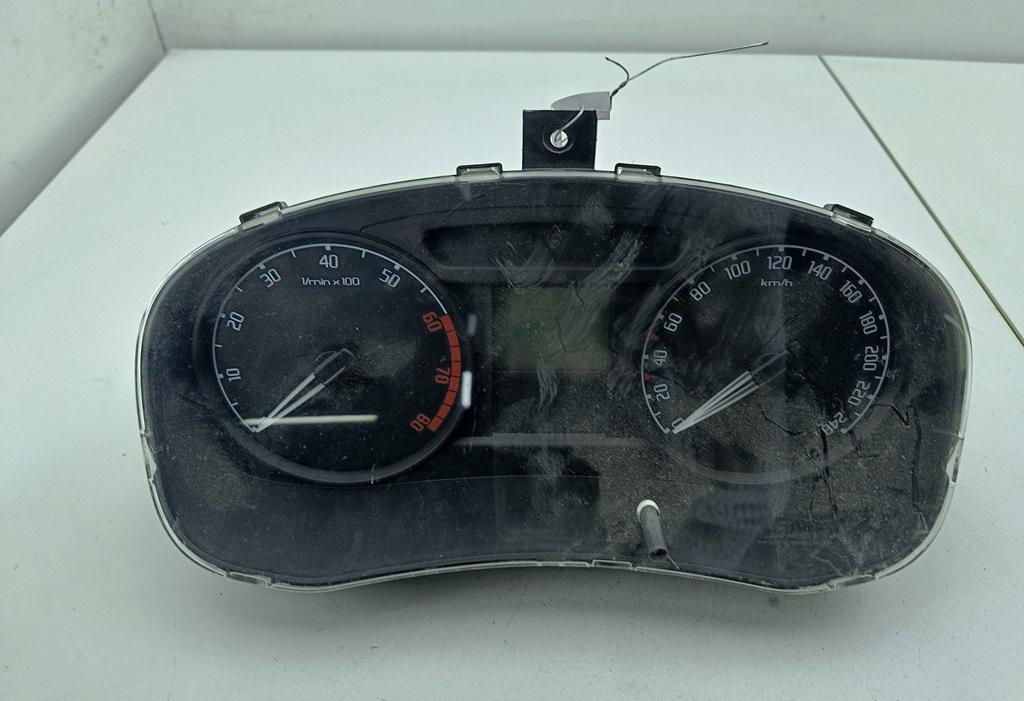 приборная панель Skoda Fabia mk2 (5J) 2009, 1.2 л., бензин, МКПП, красный, универсал, 5J0920801B