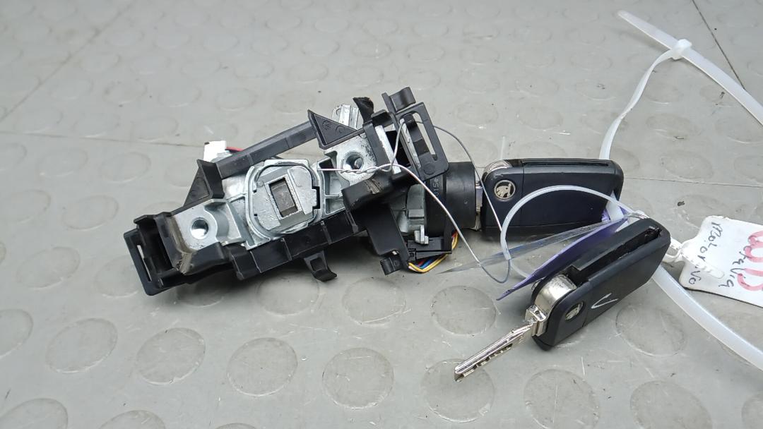 замок зажигания Skoda Octavia 3 поколение (A7) 2015, 2.0 л., дизель, МКПП, универсал - фото №1