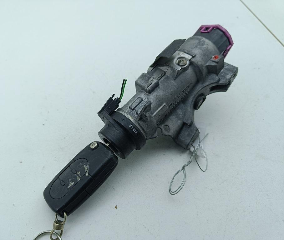 замок зажигания Audi A4 B6 2003, 2.4 л., бензин, АКПП, серый, универсал, 4B0905851F