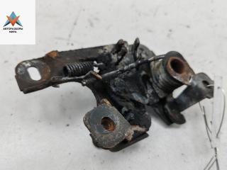 замок капота Audi A4 B5 1996, 2.6 л., бензин, МКПП, синий, универсал, 8D0823509
