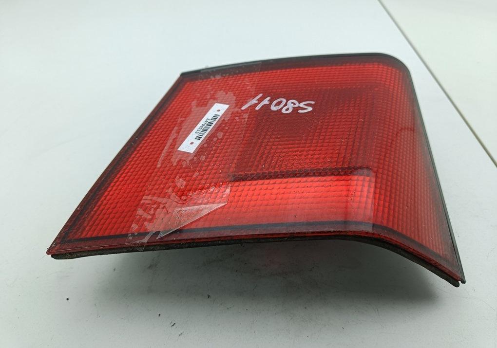 фонарь крышки багажника правый Mitsubishi Carisma 1998, 1.8 л., бензин, АКПП, серый, хетчбэк 5 дв., MB952168