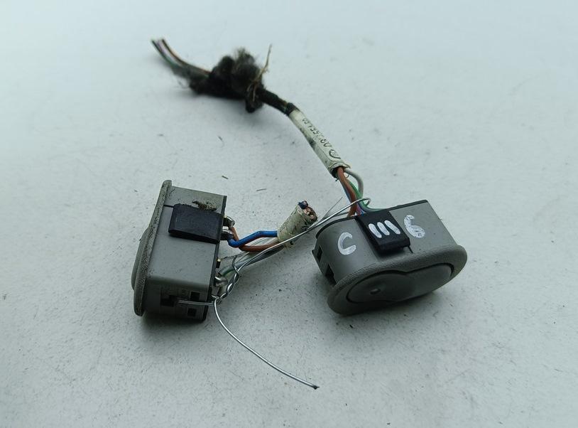 кнопка стеклоподъемника заднего правого Opel Omega B 1998, 2.0 л., бензин, МКПП, серый, седан, 90362983 - фото №1