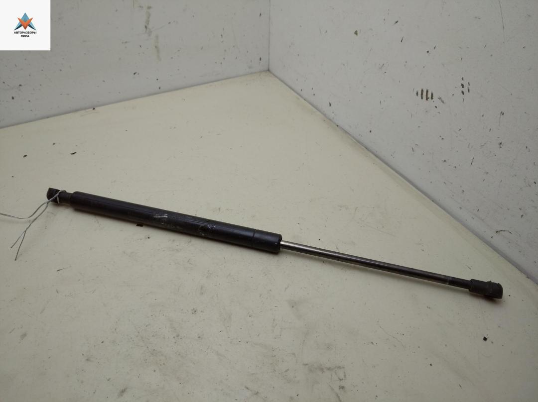 амортизатор крышки багажника (3-5 двери) Volvo S40 2 поколение 2004, 2.4 л., бензин, МКПП, серый, универсал, 30716189 - фото №1