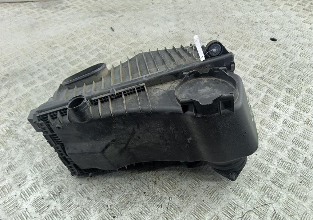 корпус воздушного фильтра Audi Q7 4L 2006, 4.2 л., бензин, АКПП, серый, внедорожник 5 дв., 7L6129601