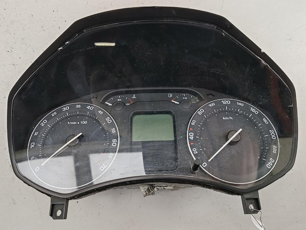 приборная панель Skoda Octavia mk2 (A5 1Z) 2007, 1.6 л., бензин, МКПП, чёрный, универсал, 1Z0920812B