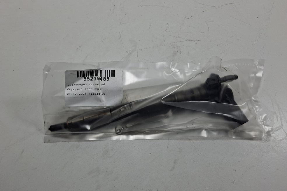форсунка Volkswagen Passat B6 2008, 2.0 л., дизель, МКПП, синий, универсал, 03L130277, 0445116030