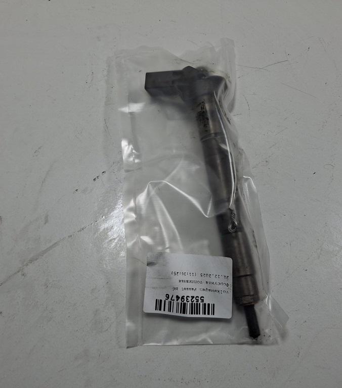 форсунка Volkswagen Passat B6 2008, 2.0 л., дизель, МКПП, синий, универсал, 03L130277, 0445116030