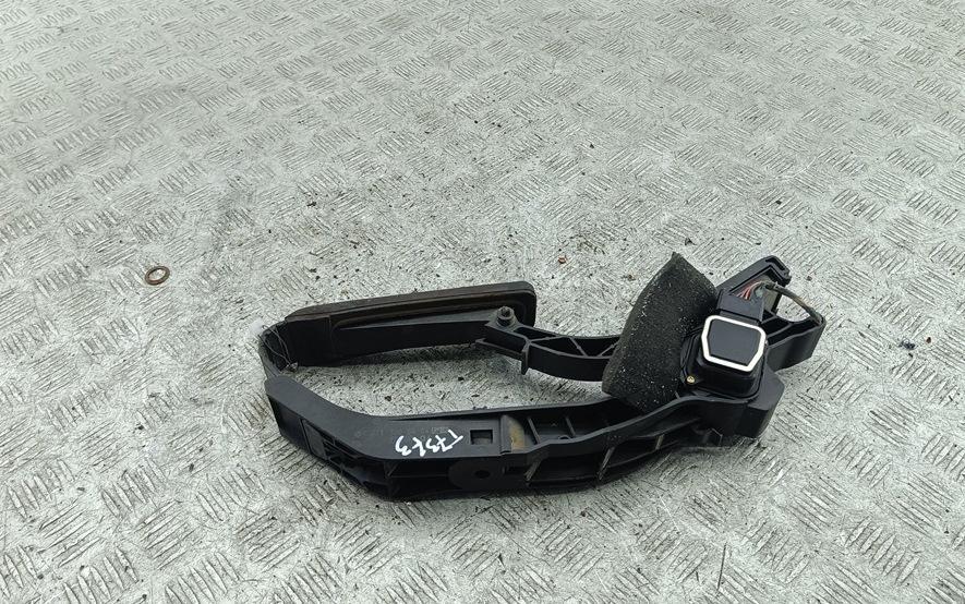 педаль Mercedes-Benz E-Класс W211/S211 2005, 1.8 л., бензин, МКПП, зелёный, универсал, 2113000404 - фото №1