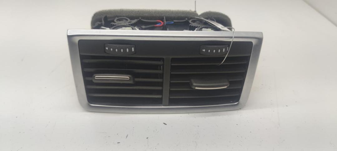 дефлектор обдува салона Audi Q7 4L 2011, 3.0 л., бензин, АКПП, чёрный, внедорожник 5 дв., 4L0819203K