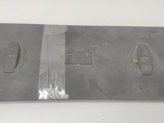 крышка аккумулятора Audi A4 B6 2002, 1.9 л., дизель, МКПП, чёрный, универсал, 8E1819422