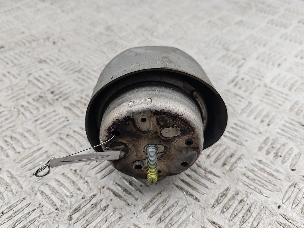 подушка крепления двигателя Audi A6 C5 1997, 2.8 л., бензин, АКПП, синий, седан, 8D0199379J