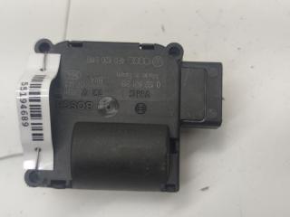 Заслонка печки/климат-контроля Audi Q7 4L [рестайлинг] 2011, 3.0 л., бензин, АКПП, чёрный, внедорожник 5 дв., 4F0820511B