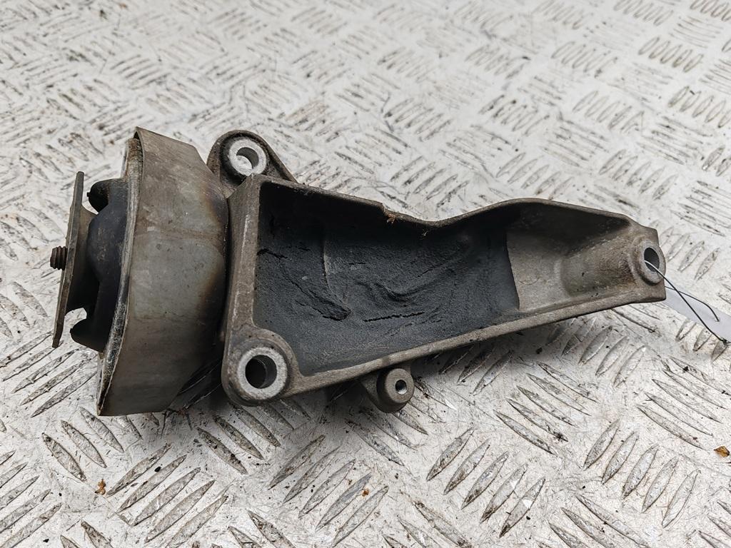 кронштейн КПП Audi A6 C5 1997, 2.8 л., бензин, АКПП, синий, седан, 8D0399114T
