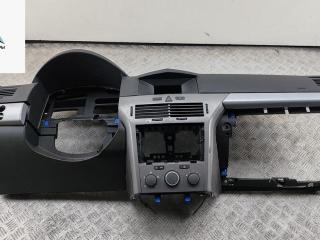 панель передняя салона (торпедо) Opel Astra H/Family [рестайлинг] 2006, 1.4 л., бензин, МКПП, серый, хетчбэк 5 дв., 13149016