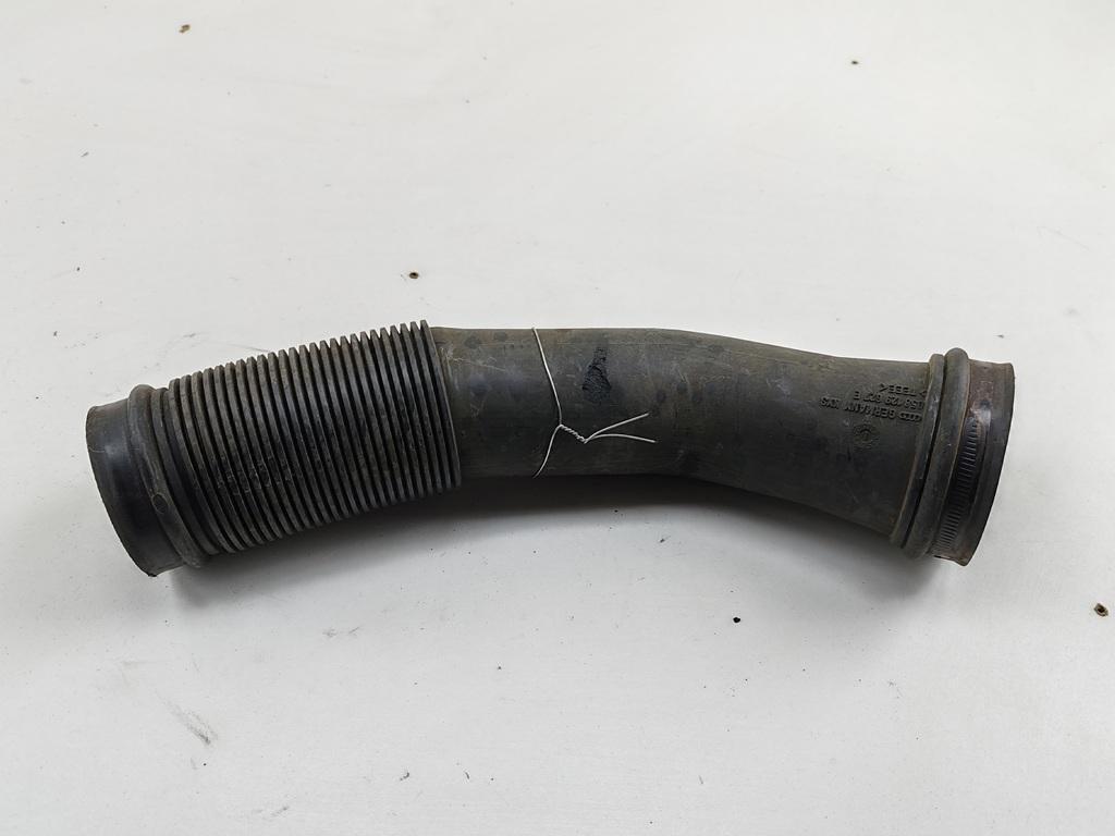 гофра инжектора Audi A4 B5 1996, 1.8 л., бензин, МКПП, универсал, 058129627E