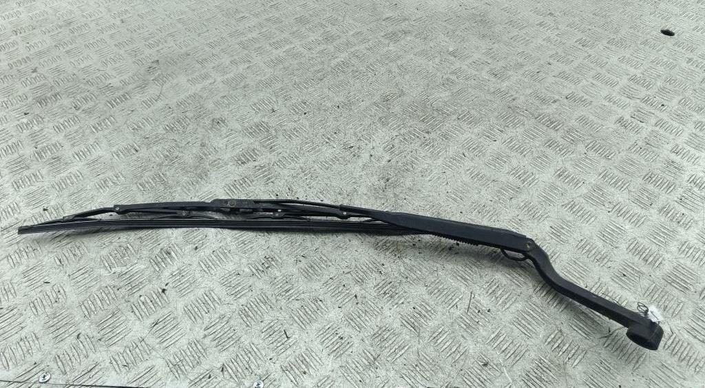 Щеткодержатель (поводок стеклоочистителя) передний Hyundai Coupe 2002, 2.0 л., бензин, МКПП, серый, купе