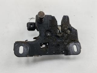 замок капота Audi A4 B5 1997, 1.6 л., бензин, МКПП, красный, седан, 8D0829509E