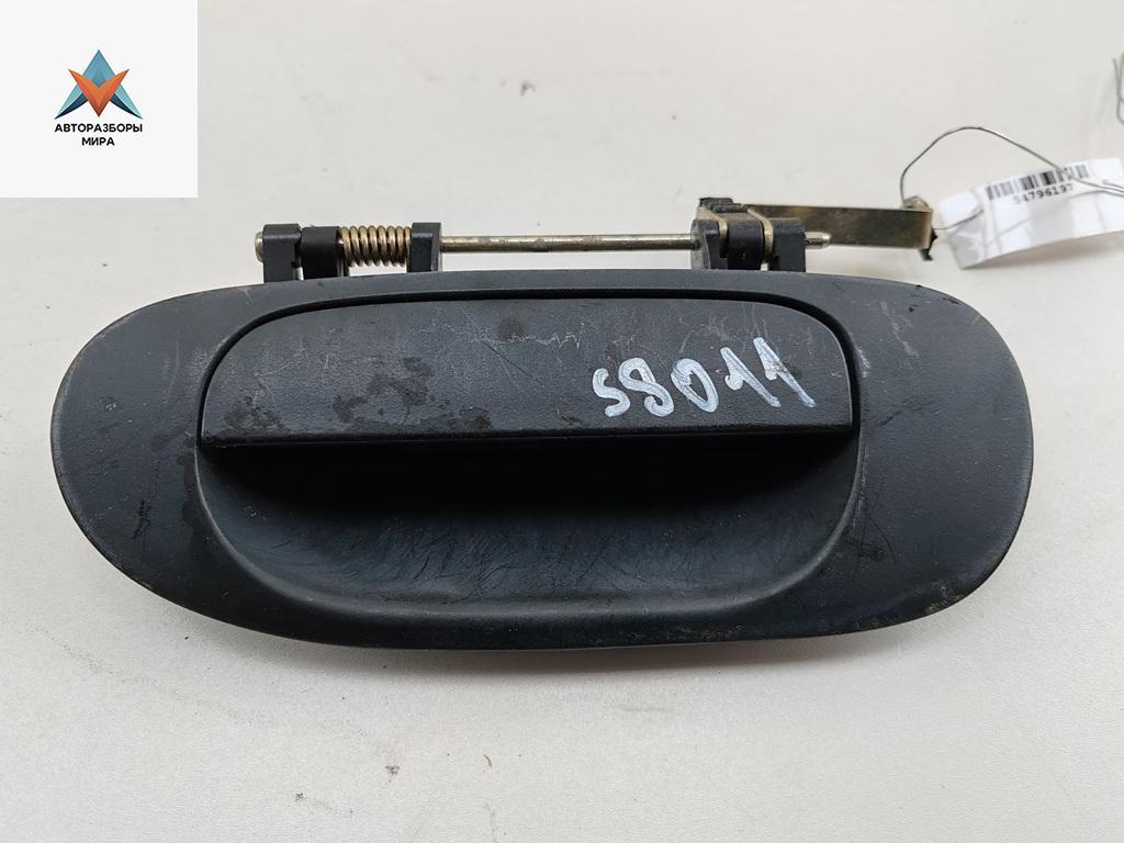 ручка наружная задняя левая Mitsubishi Carisma 1 поколение 1998, 1.8 л., бензин, АКПП, серый, хетчбэк 5 дв. - фото №1