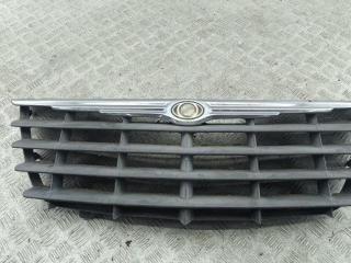 решетка радиатора Chrysler Voyager 4 поколение [рестайлинг] 2005, серый, минивэн, 04857960AA