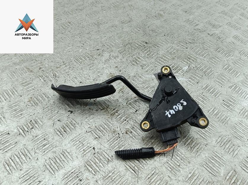 педаль Renault Scenic 2 поколение 2005, 2.0 л., бензин, АКПП, чёрный, минивэн, 8200159647 - фото №1