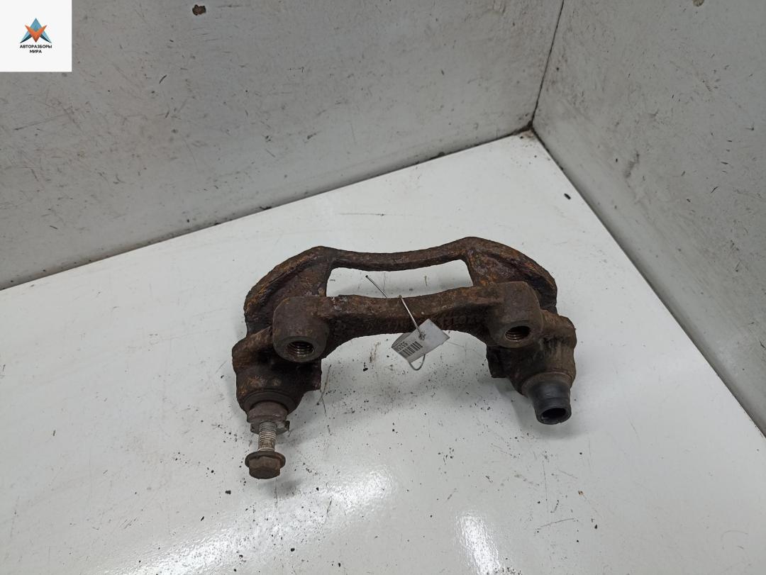 скоба суппорта Opel Astra G 2001, 1.6 л., бензин, МКПП, чёрный, хетчбэк 5 дв. - фото №1