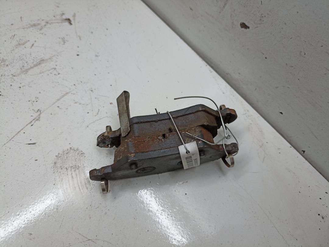 Колодки тормозные задние Opel Zafira 1 поколение (A) 2001, 2.2 л., бензин, МКПП, серый, минивэн - фото №1