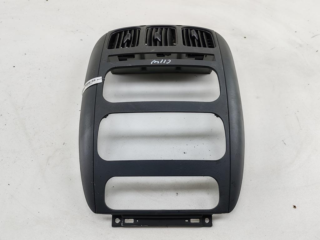 рамка под магнитолу Chrysler Voyager 2001, 2.4 л., бензин, МКПП, серый, минивэн, P05005027AC