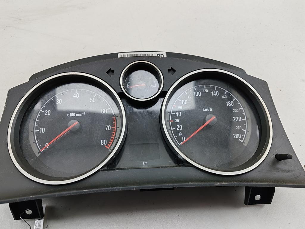 приборная панель Opel Zafira 2 поколение (B) 2006, 1.8 л., бензин, МКПП, серый, минивэн, 13216682 - фото №1