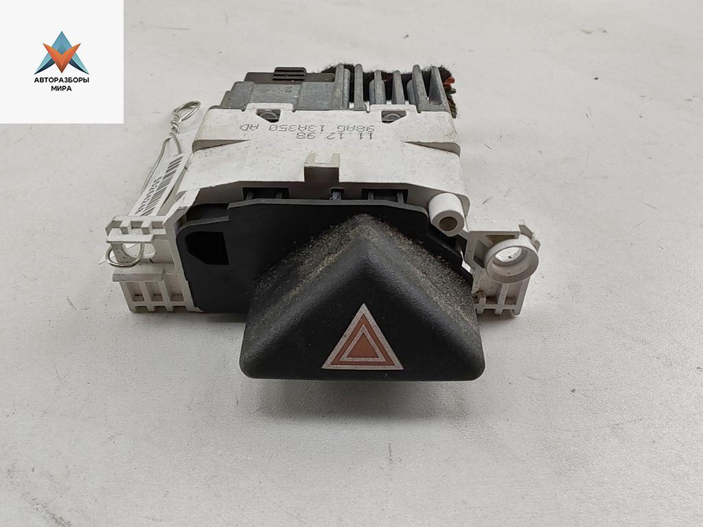 кнопка аварийной сигнализации Ford Focus 1 поколение 1998, 1.4 л., бензин, МКПП, зелёный, универсал, 98AG13A350AD - фото №1