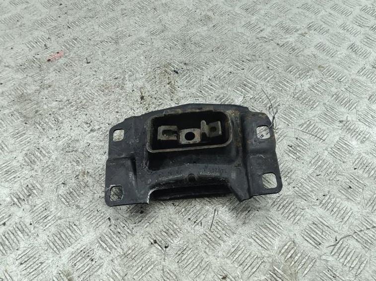 подушка крепления КПП Volvo S40 / V50 2004, 2.4 л., бензин, МКПП, серый, универсал, 4N516F031AA