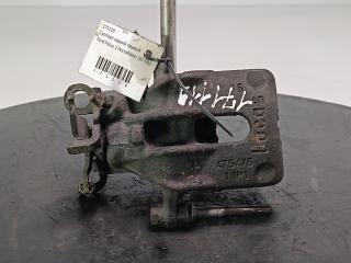 суппорт задний правый Ford Focus 1 поколение [рестайлинг] 2003, цвет