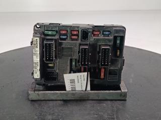 блок предохранителей Citroen C5 1 поколение [рестайлинг] 2006, цвет, 9643498680